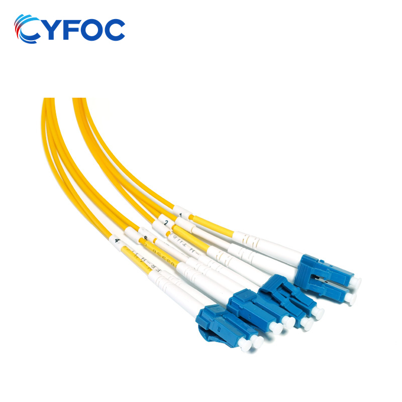 OS2 8芯 MPO/MTP® APC（母头）转4 LC双工 UPC 单模分支跳线 极性B