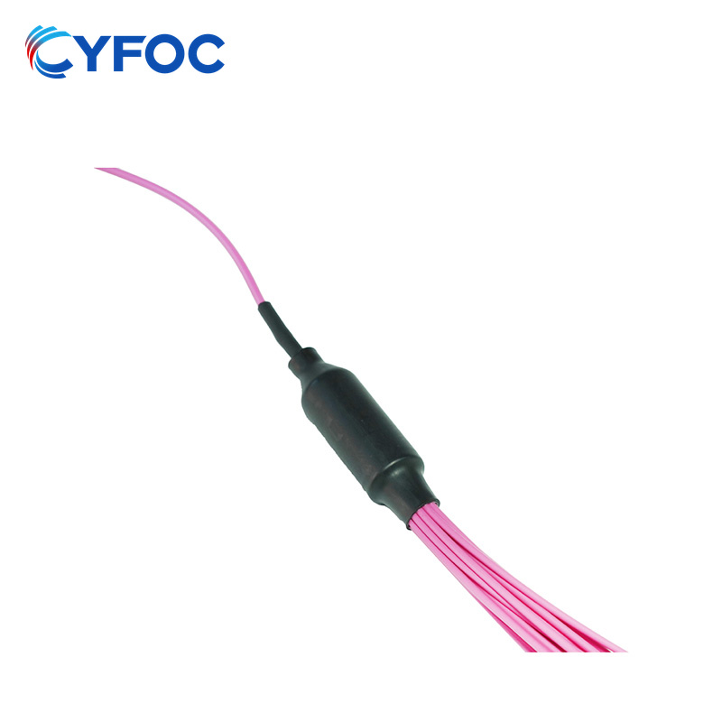 OM4 16芯MPO/MTP®-16 APC（母头）转8 SC双工 UPC 多模分支跳线 极性B